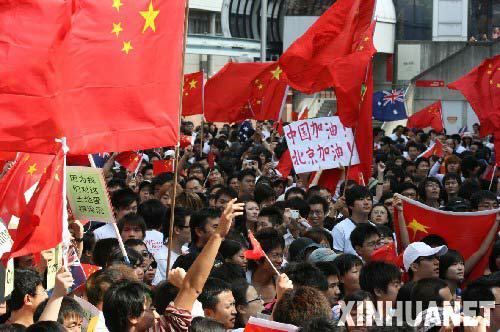 愛國最新事件，展現(xiàn)新時(shí)代的民族精神，新時(shí)代民族精神展現(xiàn)，愛國最新事件標(biāo)題