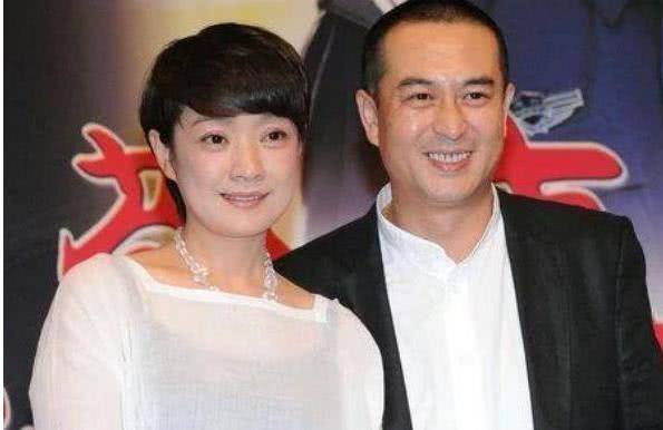 張嘉譯老婆現(xiàn)任老婆——王海燕的魅力與人生，張嘉譯現(xiàn)任妻子王海燕的魅力與人生探究