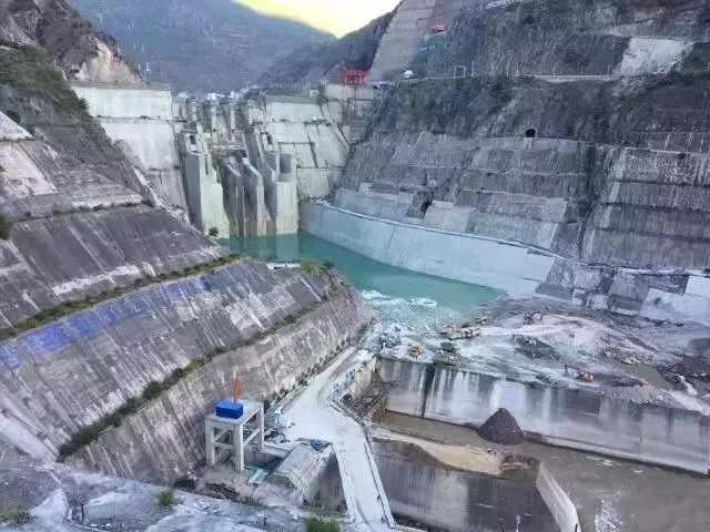 華能國際電力股份有限公司，電力行業(yè)的翹楚，華能國際電力，行業(yè)翹楚引領(lǐng)未來